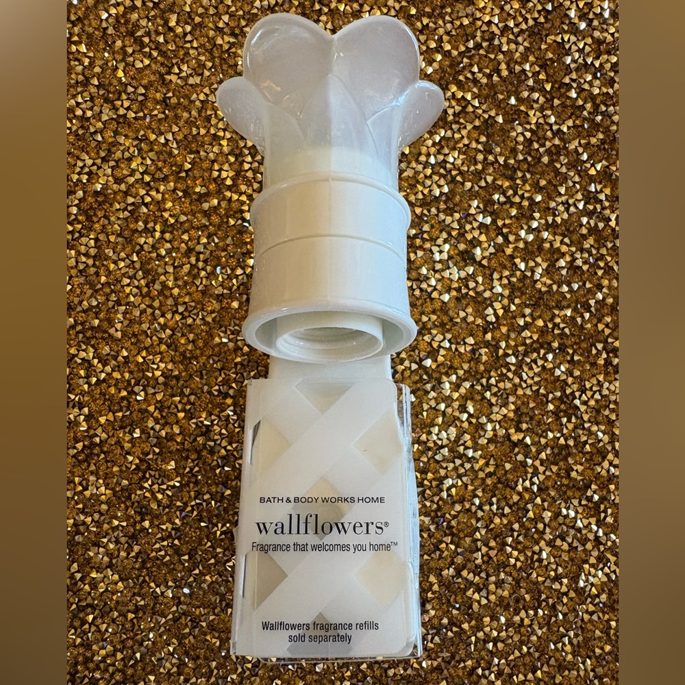 Bath & Body Works Home NWT White Wallflowers Plug-In Holder